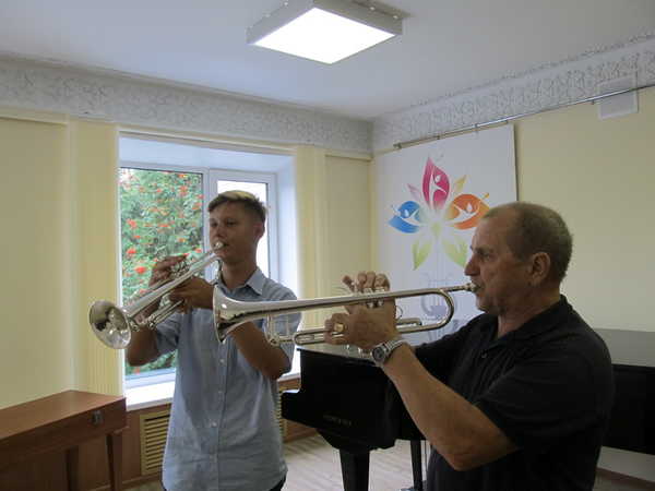 Карачевская детская школа искусств получила новые инструменты