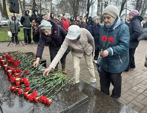 В Брянске в Лесных сараях почтили память узников фашистских концлагерей