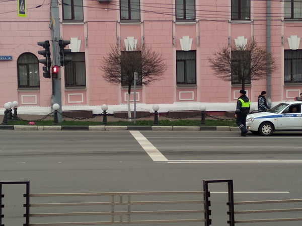 Подозрительный пакет заметили в Брянске возле здания областного УМВД 