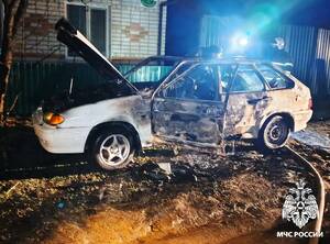 В Сураже ночью загорелся автомобиль