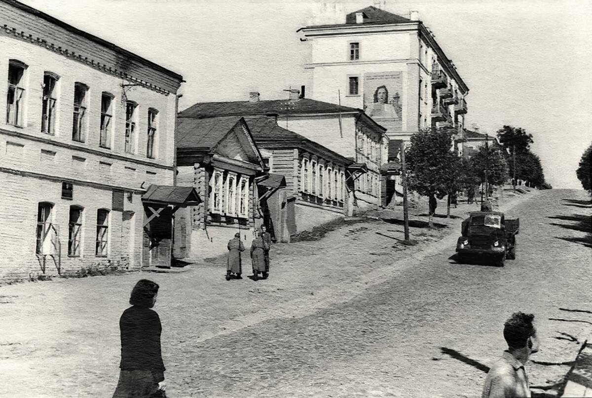 Брянцам показали старое фото улицы Фокина из 1940-х годов