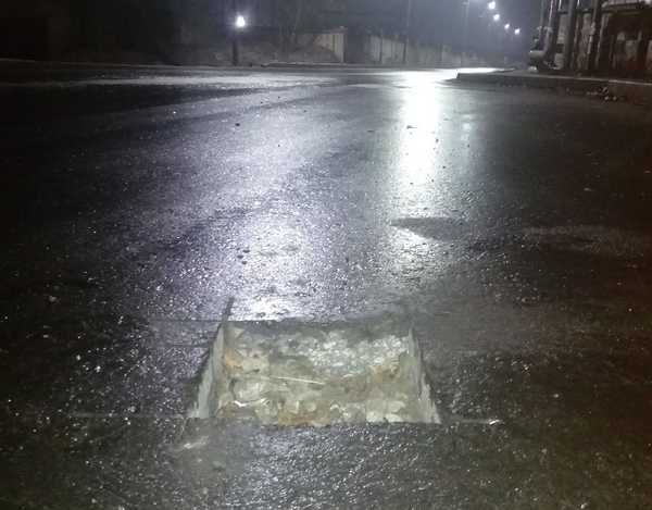 В Брянске заметили ямы на дороге к МРЭО ГИБДД