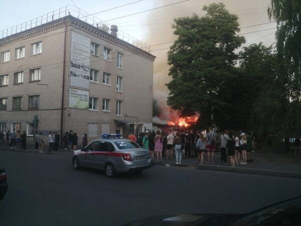 В центре Брянска произошел пожар возле строительного техникума 