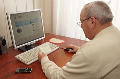 Брянских пенсионеров предупредили о фальшивых сайтах 
