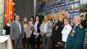 Сестры погибшего героя из Комаричей получили орден Мужества брата 9 мая