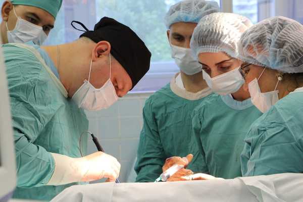 Роман Ищенко: «Одна длительная сложная операция всегда лучше для пациента, чем несколько малых» 
