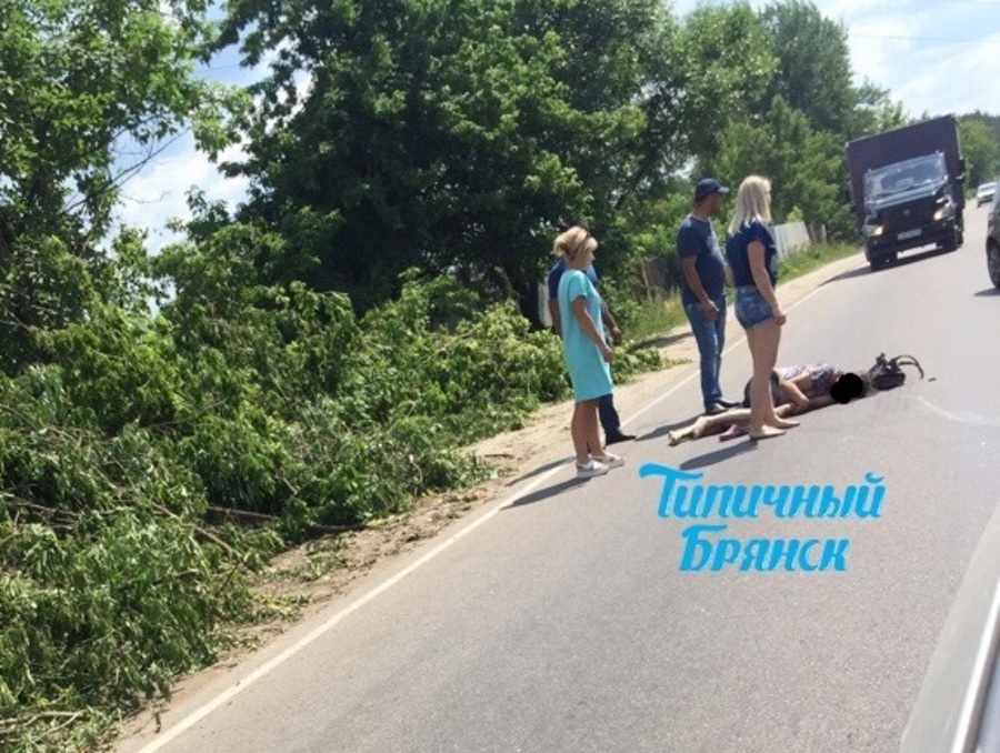 В Брянске возле дач иномарка сбила молодую женщину