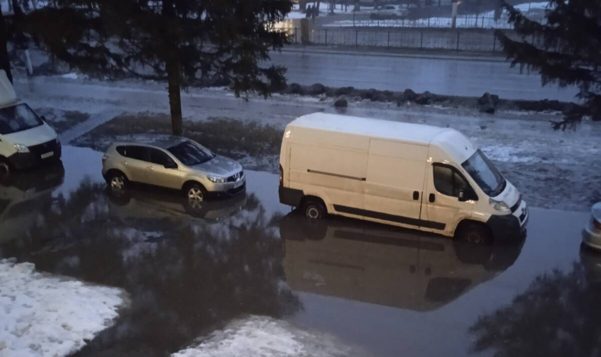 В Брянске затопило дорогу на проспекте Станке Димитрова | 12.03.2023 |  Брянск - БезФормата