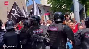 Молдавская власть показала звериный оскал под радужными флагами*