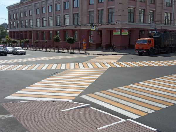 В Брянске у ЦУМа снова появился диагональный пешеходный переход