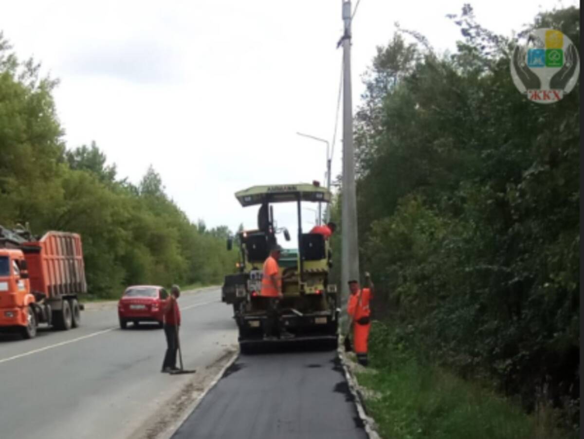 В Брянске начали укладывать асфальт на тротуаре по улице Речной |  24.08.2023 | Брянск - БезФормата