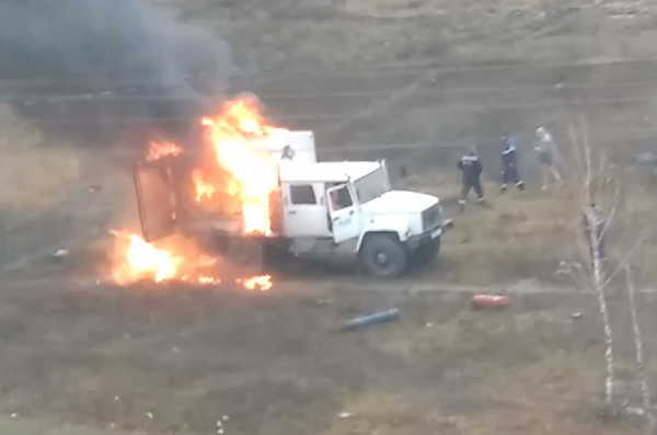 В Брянске сняли на видео горящий грузовик
