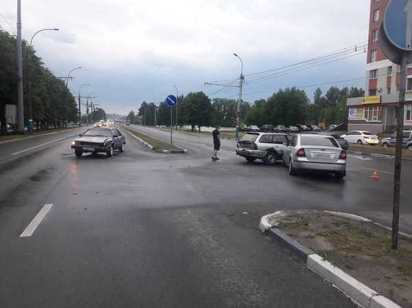 В Брянске 35-летняя женщина пострадала в крупном ДТП возле «Линии»