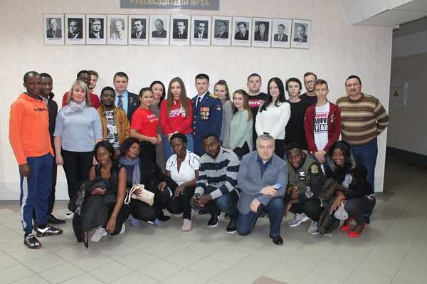 В Брянске африканские студенты БГИТУ встретились с Героем России