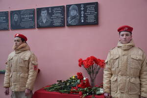 Митинг в честь открытия мемориальной доски Алексею Долбне прошел в Климово
