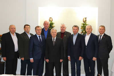 С бывшими руководителями города встретился мэр Брянска Макаров