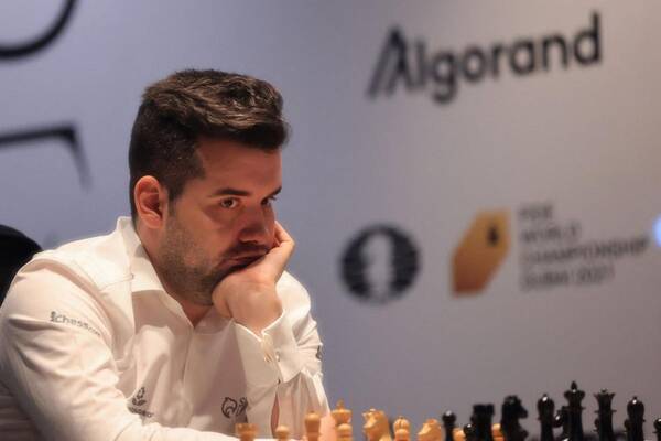 Брянский шахматист Непомнящий проиграл Карлсену 9 партию