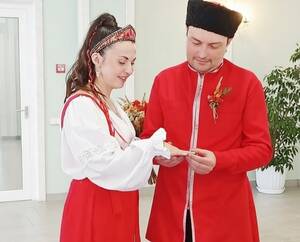 В Клинцах в День флага молодожёны устроили свадьбу в духе казачества