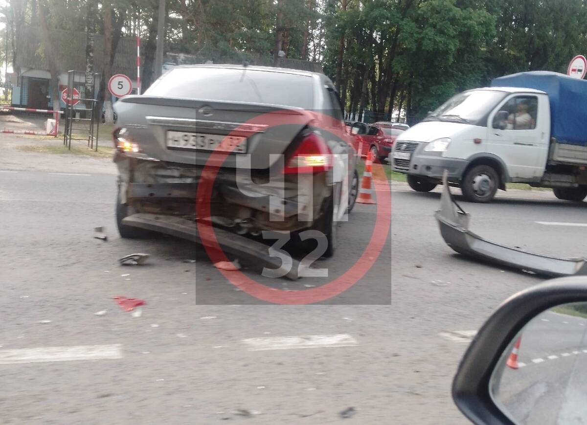 Под Брянском легковушка попала в серьезное ДТП | 04.09.2023 | Брянск -  БезФормата