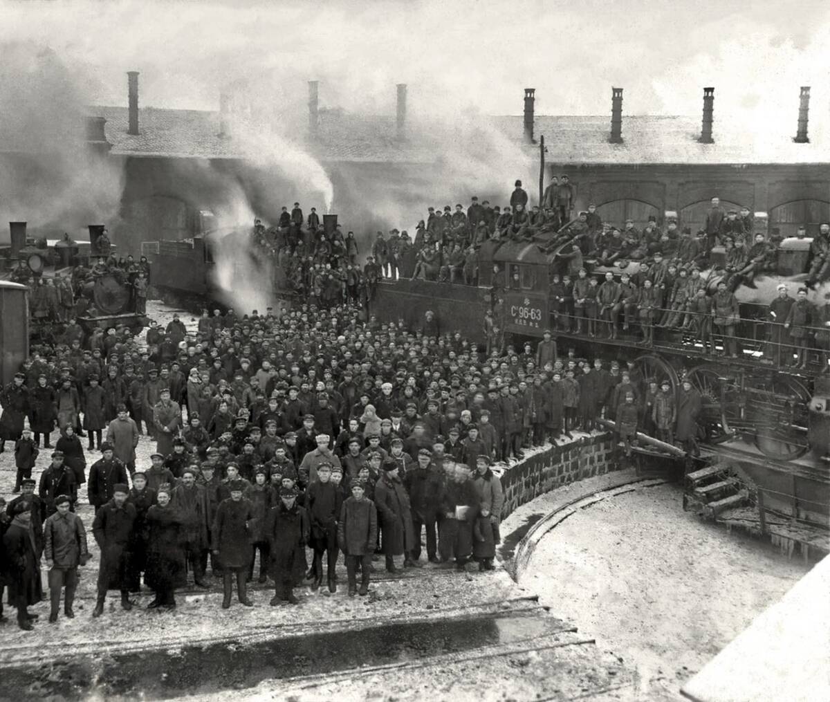 Работники брянского депо на траурном митинге, посвящённом смерти В.И. Ленина. 22-24 января 1924 г.
