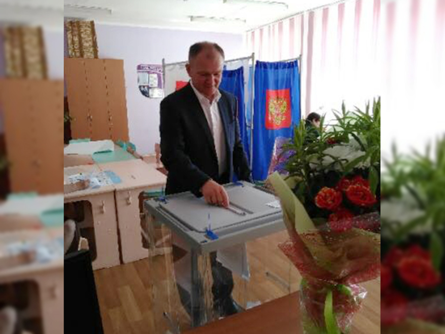  Замгубернатора Брянщины Николай Щеглов принял участие в голосовании