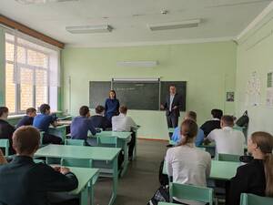 Как не стать жертвой мошенников: брянским школьникам провели урок