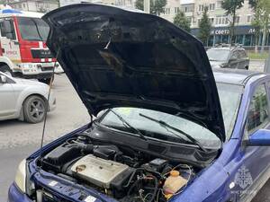В Советском районе Брянска внезапно вспыхнул легковой автомобиль