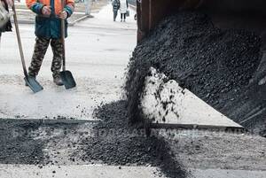 В Брянске стартовал ямочный ремонт горячим асфальтом