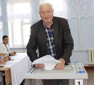 Житель Климовского района пришёл на выборы, не взирая на трудности