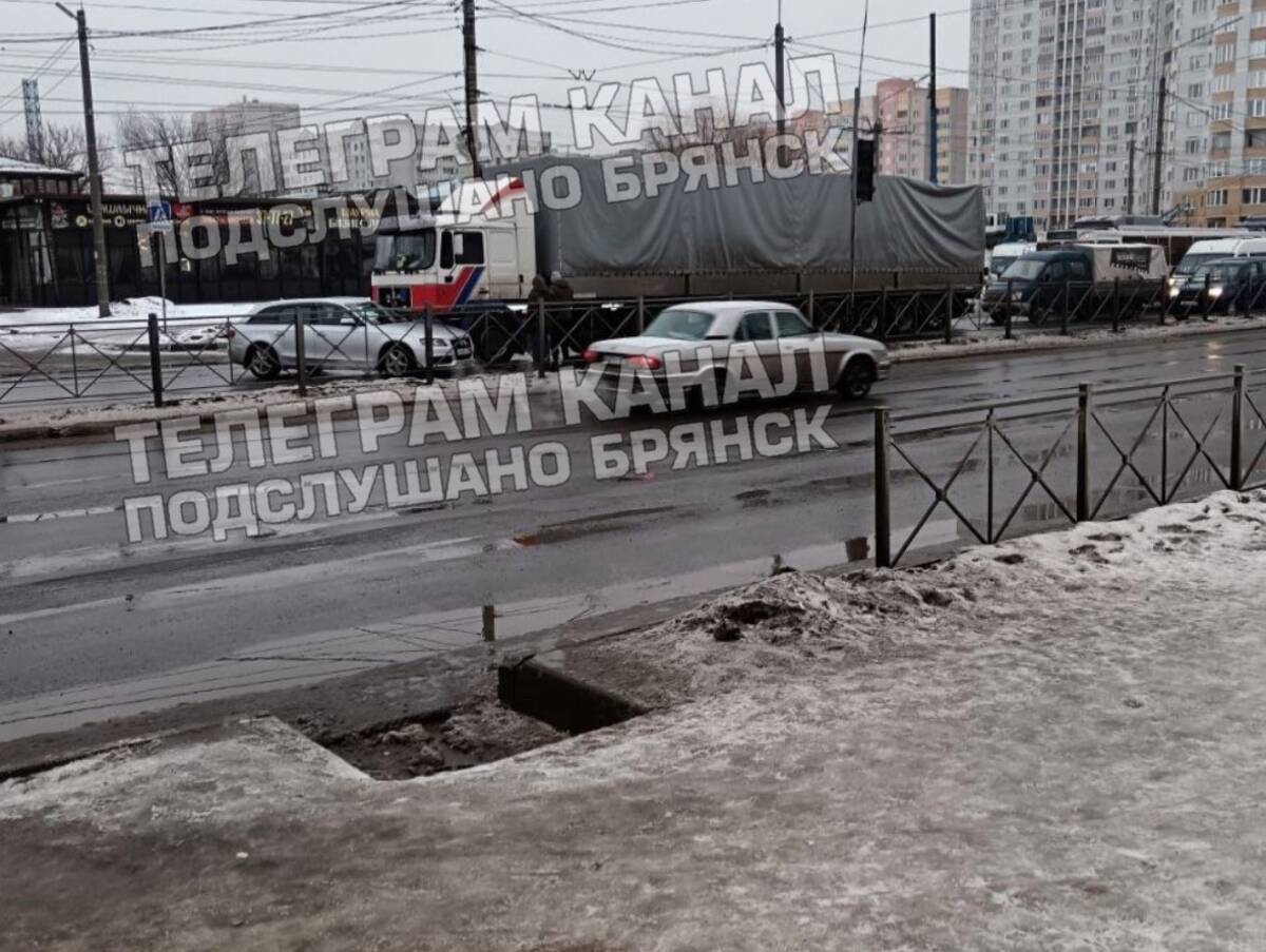 В Брянске легковушка попала в ДТП с фурой | 29.12.2023 | Брянск - БезФормата