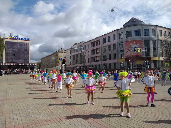 В Брянске начался Парад поколений в честь Дня города
