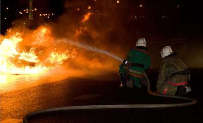 В Брянске на Бурова сгорела легковушка: есть пострадавший