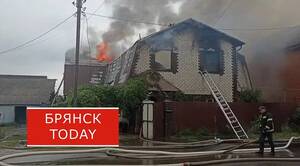 Попавший в дом автомобиль стал причиной пожара в Климовском районе