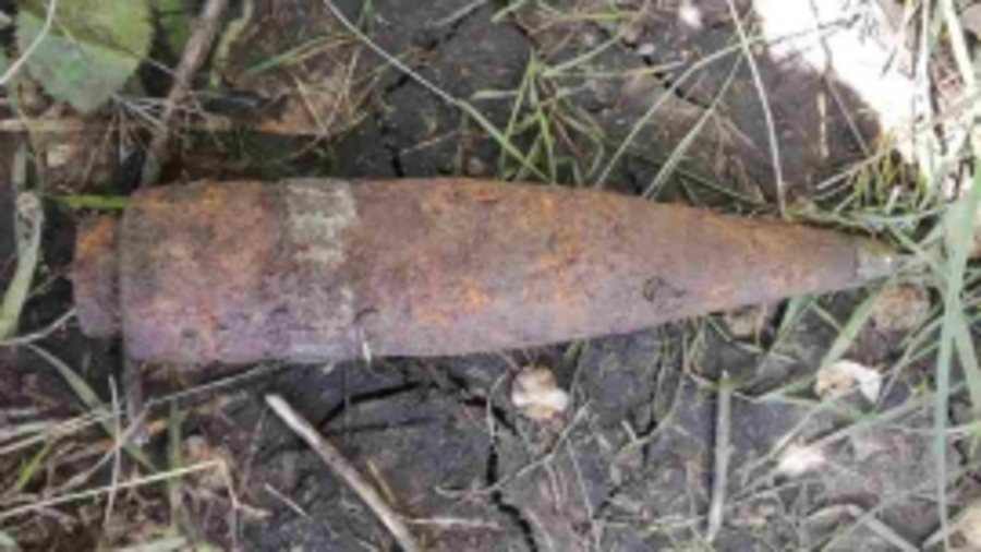 В Суземском районе нашли артиллерийский снаряд времён войны