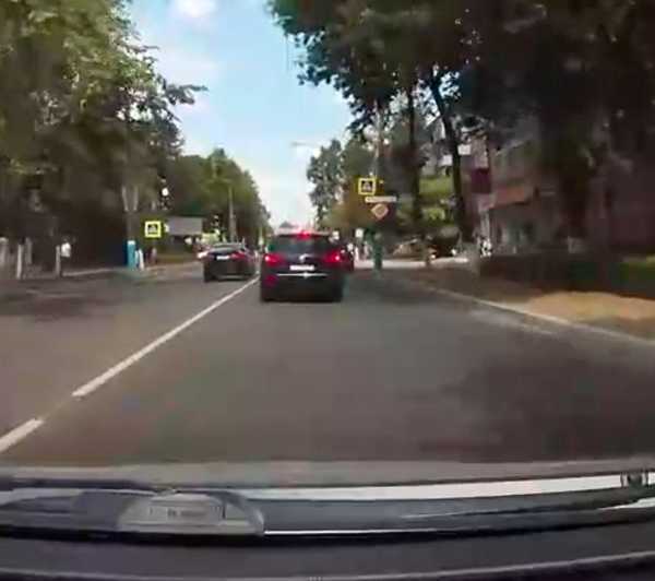 В Брянске по видео в сети наказали автохама на «BMW X6»