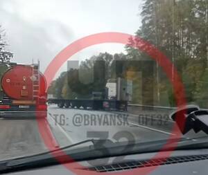 Легковой автомобиль смяло в страшном ДТП с фурой под Брянском