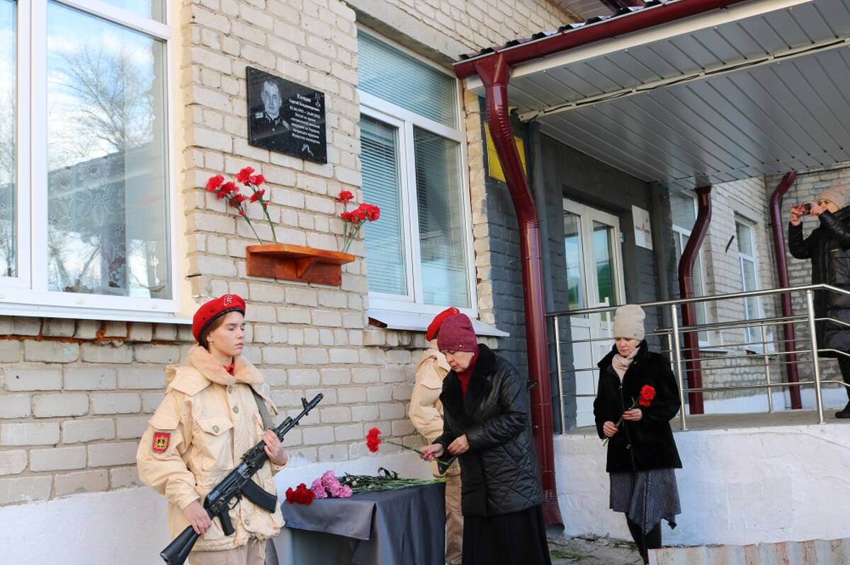 В Комаричском районе увековечили память погибшего на Украине воина Сергея Клецова