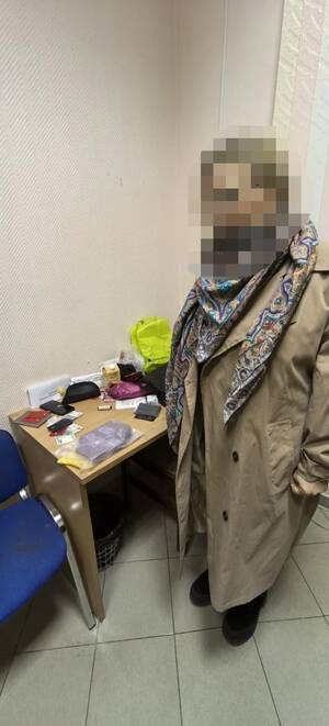 На ж/д вокзале Брянска поймали женщину с пятью свертками гашиша