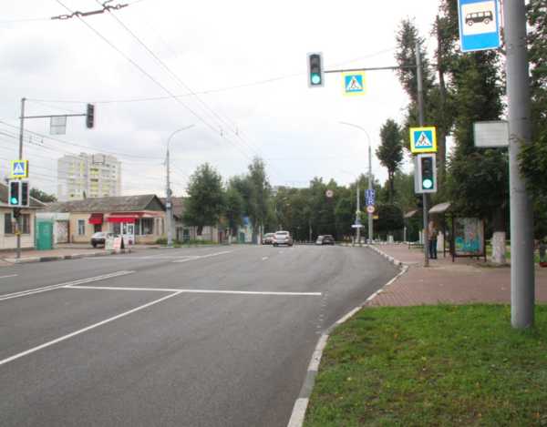 В Брянске на улице Дуки установили светофор с кнопкой