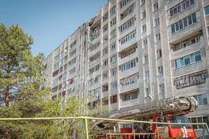 В Брянске Антошин встретился с жильцами домов, пострадавших от удара ВСУ