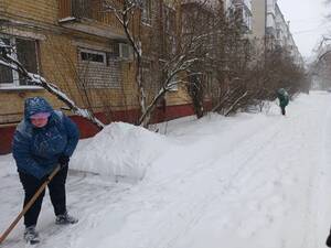В брянских дворах проверили качество уборки снега и наледи