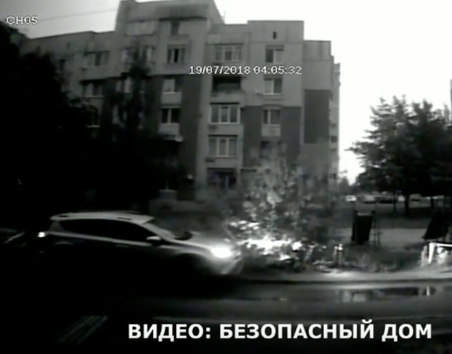 В Брянске сняли на видео дерзкий угон автомобиля