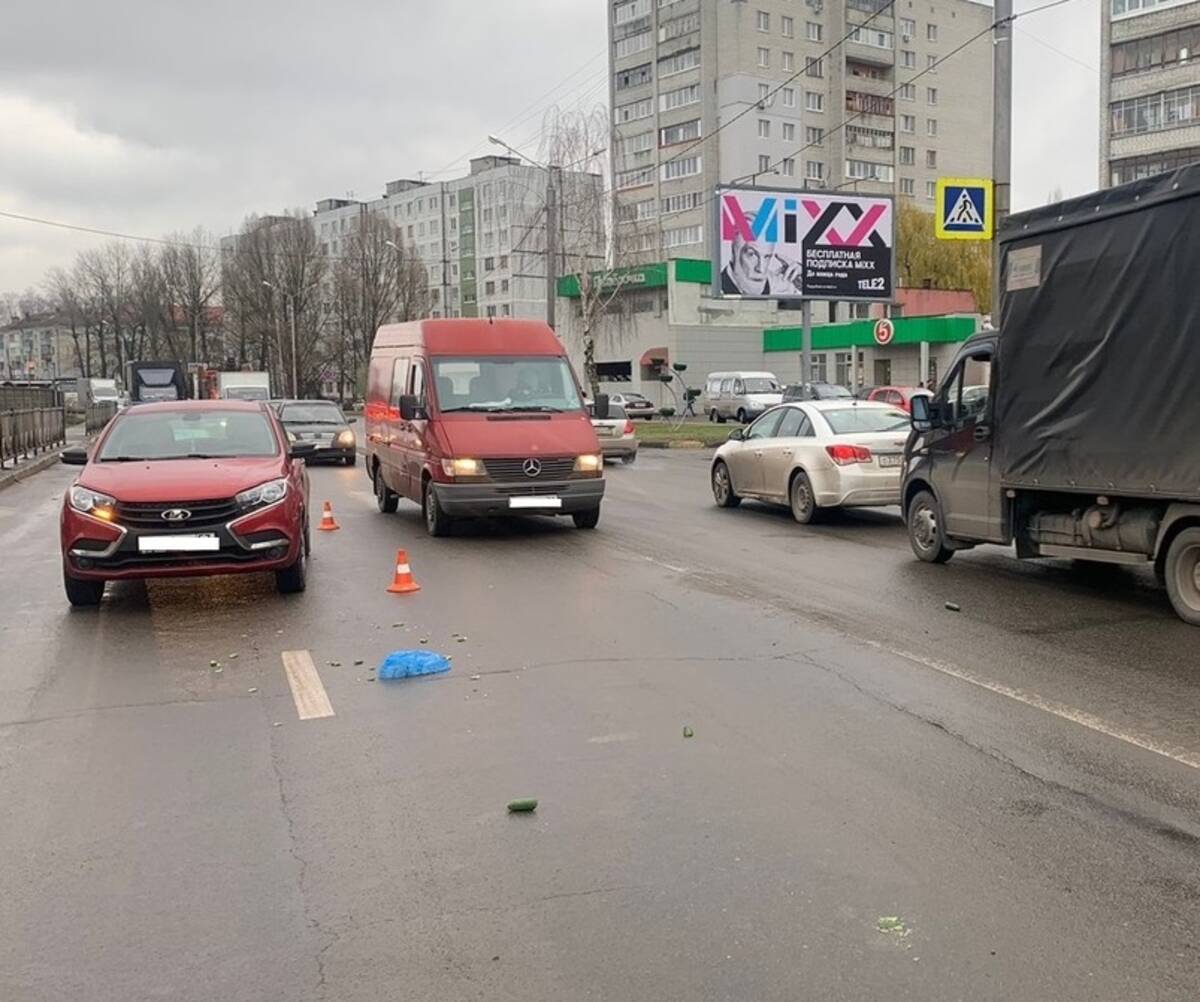 В Брянске на переходе водитель легковушки покалечил 63-летнюю женщину