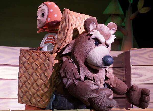Театр кукол пригласил брянцев на премьеру сказки «Машенька и Медведь»