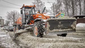 Брянские дорожники за две недели вывезли тысячи тонн снега