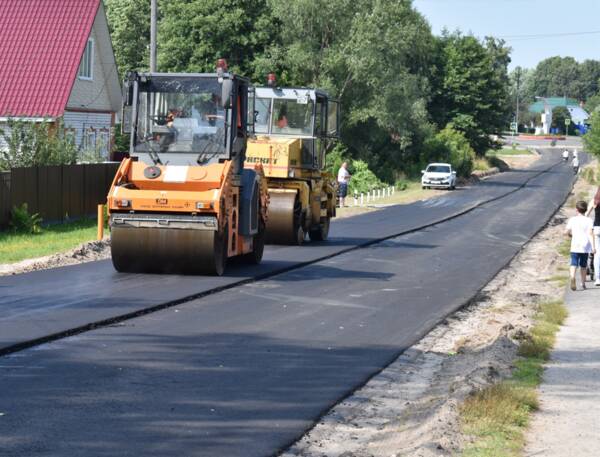В брянской Клетне завершают ремонт дороги за 9 миллионов рублей