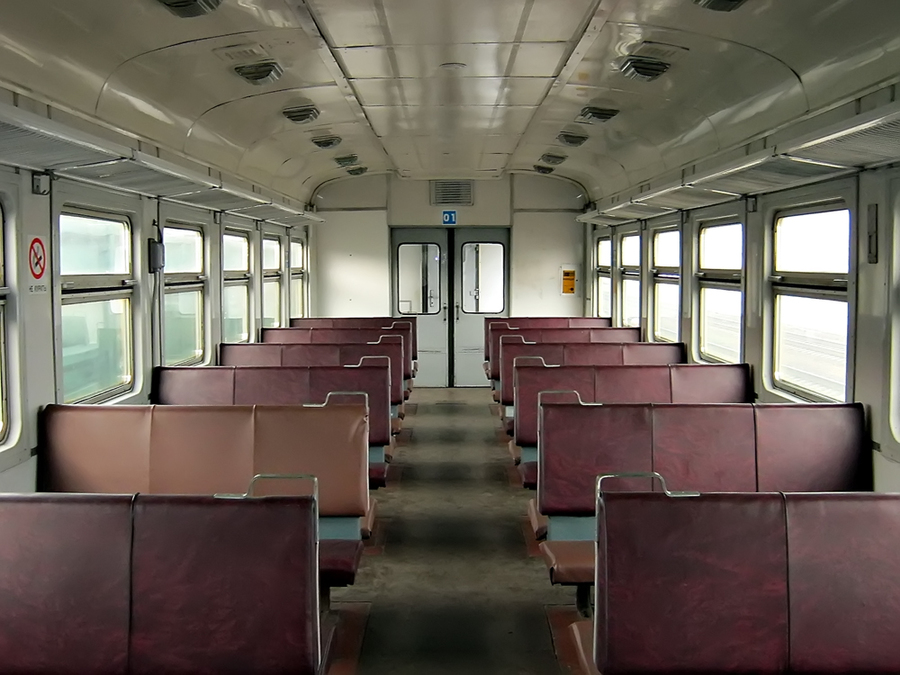 Машинист брянского поезда украл у спящего пассажира телефон