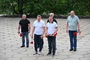 Врио губератора Брянской области Ковальчук почтил память погибших в Брянке ЛНР