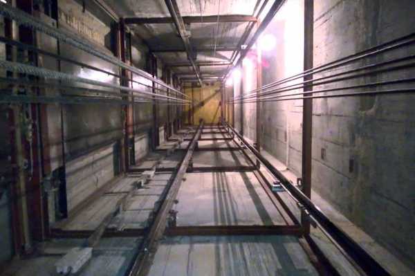 Саратовская школьница упала в шахту лифта, делая селфи