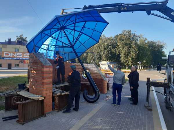В Жуковке появилась остановка в виде зонта